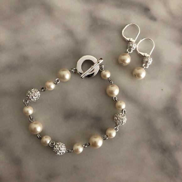 Pearlized Bracelet and Earrings Set - Picture 1 of 6